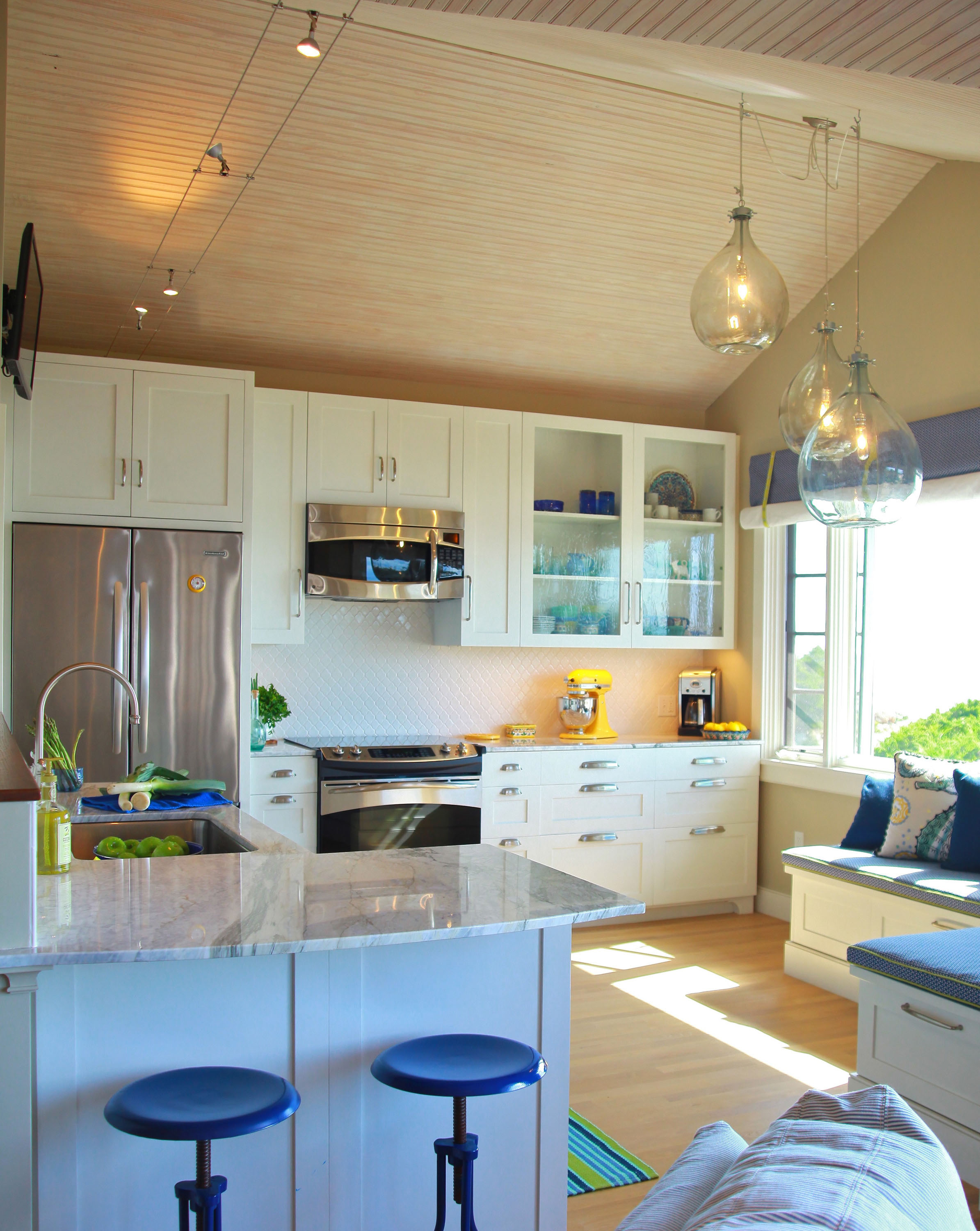 Built in kitchen seating: the breakfast nook has been updated ...