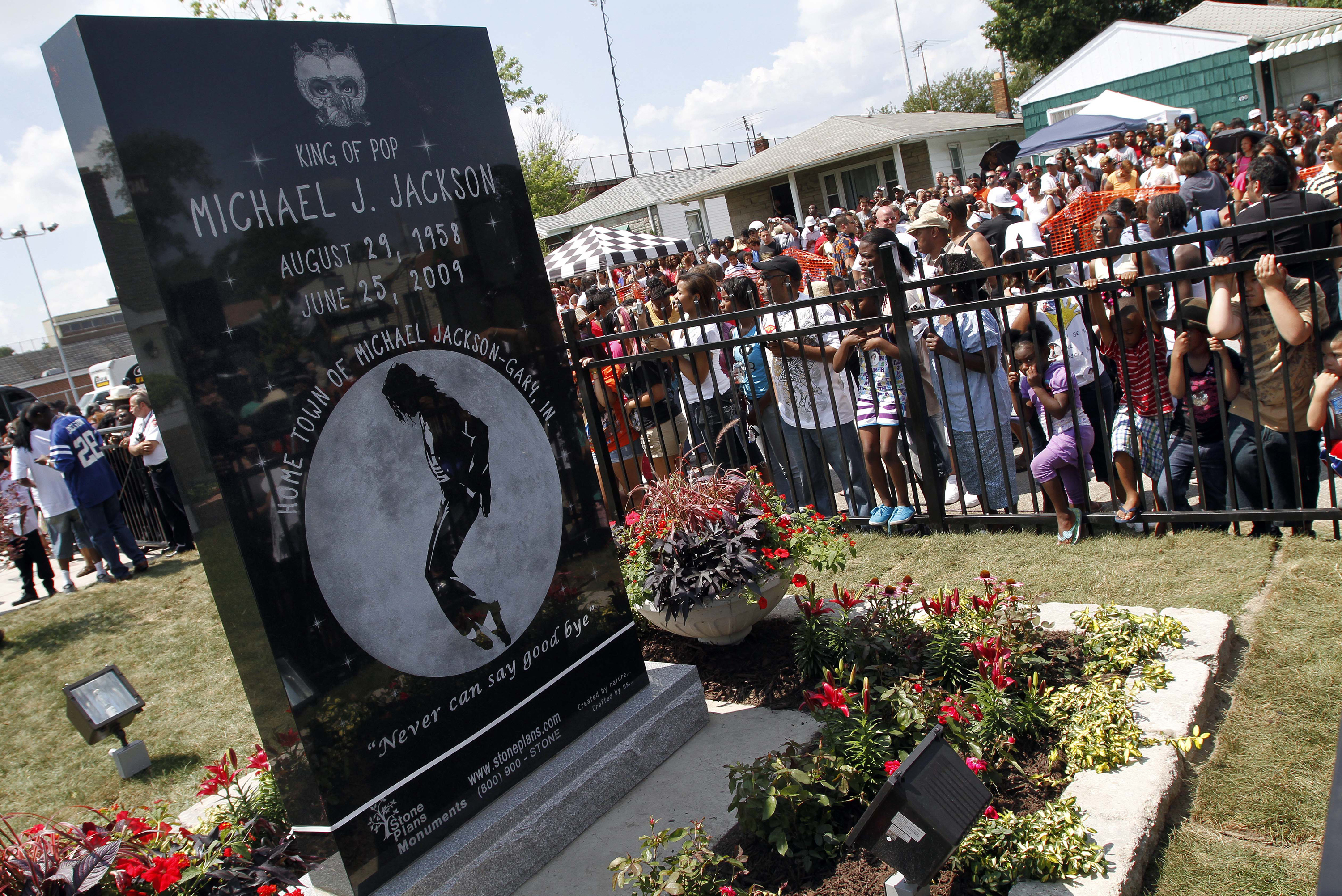 Могила Майкла Джексона похороны