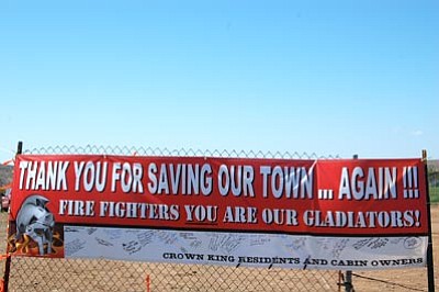 Joanna Dodder/The Daily Courier<br>
Crown King residents erected this thank-you sign at the entrance to the Gladiator firefighting headquarters at Mayer High School.
