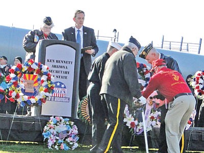 World War II veteran Ron Johnson, center front, and Chuck Leon, back right, place American Legion Post 122’s wreath at Arizona’s new WW II memorial in Phoenix Saturday as Sec. of State Ken Bennett watches from the podium.<br>
BBN Photo/Pat Williamson