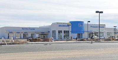 Matt Hinshaw/The Daily Courier<br>Construction crews continue to work on the new Prescott Honda location on north Willow Creek Road Thursday afternoon.