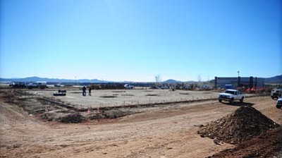 Les Stukenberg/The Daily Courier<br>Crews from Earth Resources, which is doing the grading and underground utility work at the Tractor Supply store site on Eastridge Drive in Prescott Valley, get ready to pour foundations Wednesday.