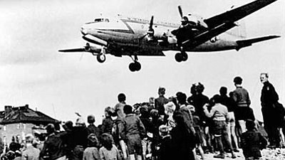 History In The Air Historian Shows How Operation Vittles Saved Berlin In Erau Presentation The Daily Courier Prescott Az