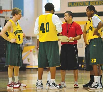 Les Stukenberg/The Daily Courier, file<br>
Eric Fundalewicz, seen coaching the Yavapai College men’s team on Nov. 2, 2010, is the new head coach of Embry-Riddle’s inaugural program, which will start play in Fall 2015.
