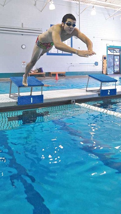 Fall 2017 The Badger Swimmers Have Lots Of Numbers Events Matt Hinshaw The Daily Courier Br Badgers Billy Barlow Practices His