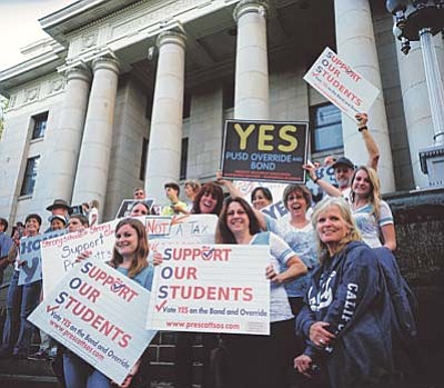 Les Stukenberg/The Daily Courier<br>Several hundred people gather Thursday night on the Yavapai County Courthouse Plaza to support the Prescott Unified School District bond and override question that will be on the November ballot. See dcourier.com for videos and photo gallery of the event.