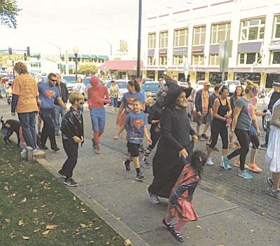 Arlene Hittle/The Daily Courier<br>Participants begin the Costumes for Kids 5K Fun Run Sunday, Oct. 25.

