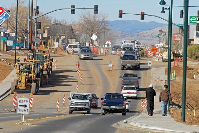 The Daily Courier/Matt Hinshaw<br>
Drivers and pedestrians make their way through the construction on Robert Road and Spouse Drive in Prescott Valley Friday.
