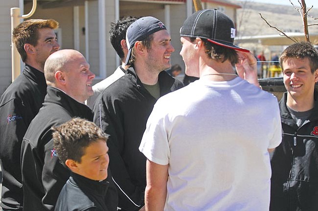 The Daily Courier/<br>Jo. L. Keener<br>Sundog eyes were on Saturday’s apartment fire in Prescott Valley. From left, Matt Suderman, Marco Pietroniro, Matteo Pietroniro (young child
in front of Marco), Steve Rymsha, Cory Urquhart (white shirt),
and Phil Pietroniro all watched fire crews and personnel.