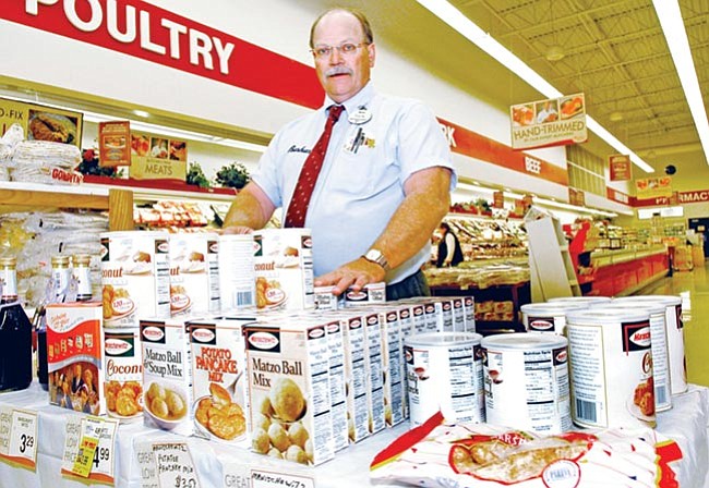The Daily Courier/Jo. L. Keener<br>
Tim Nelson of Bashas’ stands next to a display of kosher foods the store stocks.
