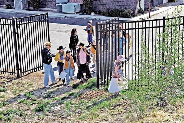 The Daily Courier/Jo. L. Keener<br>
Bob Bakker greets children from Chino Valley’s Del Rio Elementary School at Citizens Cemetery Thursday morning. The Yavapai Cemetery Association paid for the east fence and gate.