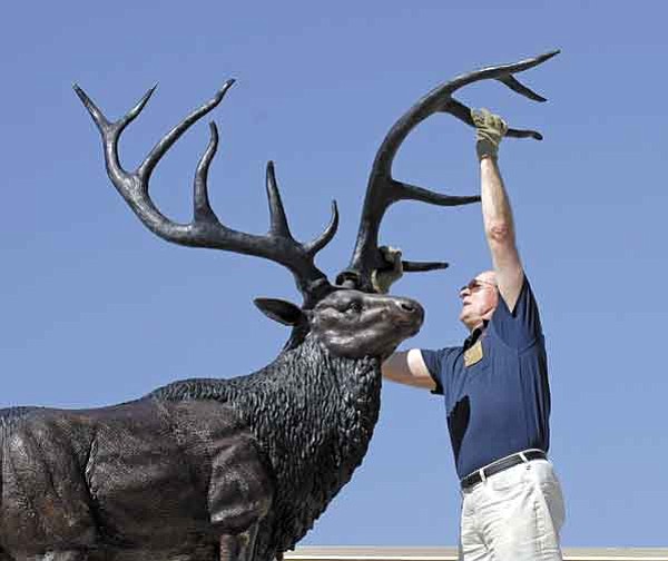 New elk statue adorns PV lodge The Daily Courier Prescott AZ