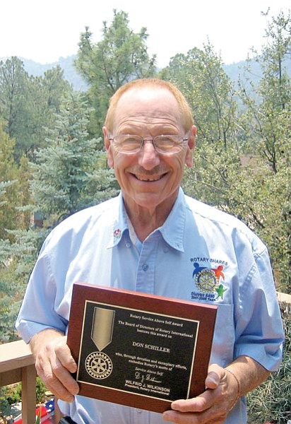 The Daily Courier/Ken Hedler<br>
Don Schiller of the Prescott Sunup Rotary Club displays the Rotary International “Service Above Self” award that he received at a recent Rotary district conference.