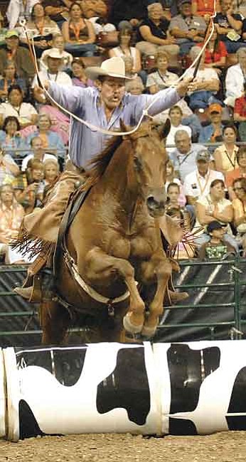 Jo. L. Keener/The Daily Courier<p>
Pat Parelli, riding Aspen, demonstrates control of his horse without the use of reins.