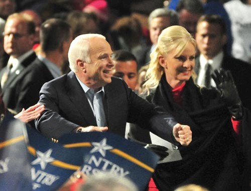 Matt Hinshaw/The Daily Courier<br>
Sen. John McCain, with his wife Cindy, brought his campaign for president to the Yavapai County Courthouse steps on election eve, Nov. 3.