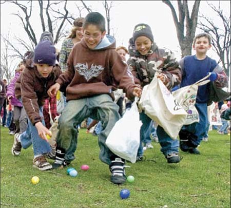 Matt Hinshaw/<br>The Daily Courier<br>Carlos Castro, 9, middle, leads a pack of kids onto the field during the Prescott Easter Eggstravaganza Egg Hunt at the Courthouse Plaza Saturday morning.