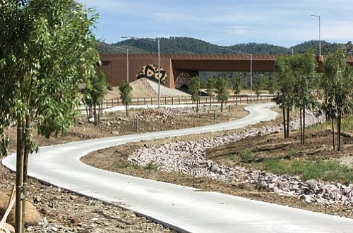 Matt Hinshaw/The Daily Courier<p>
The new multi-use path that runs along the side of the highway 69 and 89 interchange sits vacant Wednesday afternoon in Prescott.