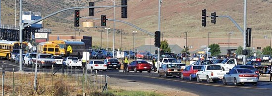 Les Stukenberg/The Daily Courier<p>
Prescott Valley Police direct traffic at the intersection of Long Look and Glassford Hill after a power outage hit the area just before 7 a.m. on Tuesday morning.