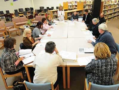 Les Stukenberg/The Daily Courier<br>In this Jan. 5, 2011, photo, the HUSD B-Bond steering committee aquatic center sub-committee meets to discuss letters of intent for use of the aquatic center and to identify partners for the aquatic center.
