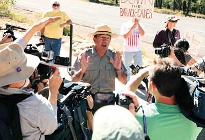 Park Superintendent Dave Uberuaga tackles questions from Tusayan protesters. Ryan Williams/WGCN