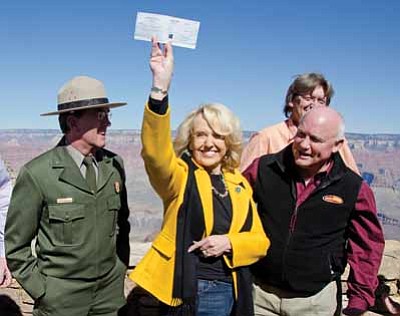 Arizona Governor Jan Brewer holds a check for $ 426,500 presented to her by the town of Tusayan. Left: Grand Canyon National Park Superintendent Dave Uberuaga; right: Mayor Greg Bryan and  Councilmember Craig Sanderson. Photo/NPS