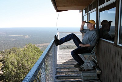 Red Butte fire lookout Bruce Hill shades his eyes for a better view of Kaibab National Forest. Loretta Yerian/WGCN