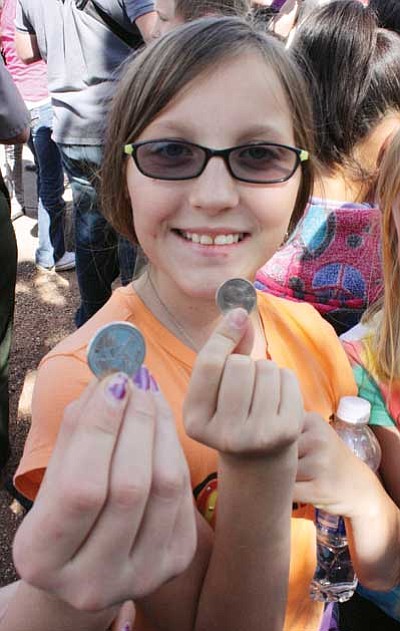 <br>Patrick Whitehurst/WGCN<br>
Pictured  above is sixth grader Jasea Pace of Grand Canyon School as she displays her Grand Canyon quarter.
