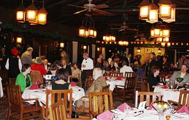 Photo/WGCN<br>

Diners at last year’s Rotary fundraiser enjoy the evening. This year, a special menu featuring New Orleans food is planned.