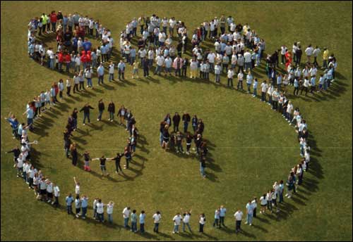 KAOL students take flight for yearbook photo | Kingman Daily Miner ...