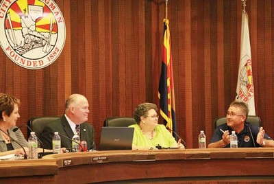 Kingman Mayor, Council Members Sworn In For New Terms 