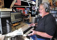 Matt Hinshaw/The Daily Courier<br>David Lee talks to his audience on his online radio station Arizona's Real Rock Radio Wednesday afternoon at his home office in Prescott Valley.  Lee has been a disc jockey for the past 30 years and recently started his own online rock radio station.