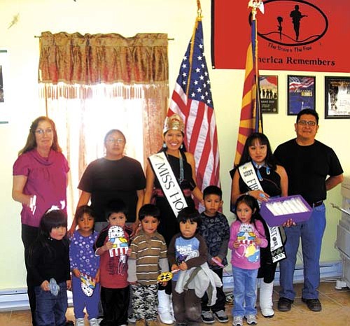 <i>Photo by Rosanda Suetopka Thayer/NHO</i><br>
Miss Hopi Kiara Pahovama, and First Attendant Jody Timms stand with Loes Kaursgowva and her community-minded students from Hopi Head Start and Clark Tenakhongva of the Hopi Veteran’s Outreach office. Pahovam and Timms spent the past couple of weeks gathering donations for care packages to be sent to Hopi military personnel for Valentine’s Day. The unexpected visit and donations from Kaursgowva’s class only added to the excitement.