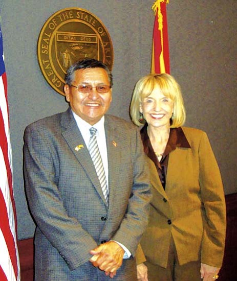 <i>Photo by Sherrick Roanhorse</i><br>
Navajo Nation Vice President Ben Shelly stands with Arizona Governor Jan Brewer. Shelly emphasized the need for Gov. Brewer to work with the Navajo Nation on issues of education, health and public works projects.