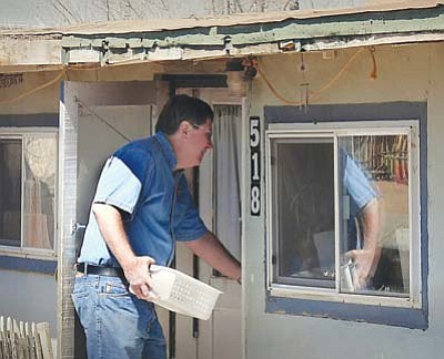 <i>Todd Roth/NHO</i><br>
Winslow Mayor Robin Boyd delivers a hot meal to a local elder as part of a nationwide event called Mayors for Meals Day. Boyd was joined by Councilman Marshall Losey (pictured below) as they went door to door delivering meals.