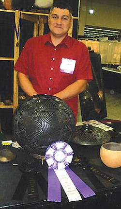 Joel Queen (Northern Band of Cherokees) of Cherokee, N.C. took Grand Prize for his stunning pottery (Photo by Rita Alexander).