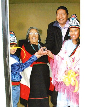 Alan Numkena, Lt. Governor from the Upper Village of Moenkopi (second from right), student royalty from Moencopi Day School and Laura Honahni (Fire Clan/Upper Moenkopi) cut the celebratory ribbon for the new Moenkopi wastewater treatment plant (Photo by Byron Poocha).