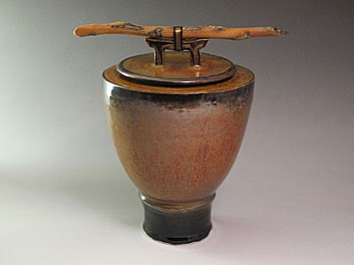 Zen Mountain Gallery features over 30 local artists. This Art Walk, Saturday September 3rd, the gallery is focusing on all of its potters and will raffle a piece of Luna Patterson’s pottery. Shown in the photo is a Prayer Vessel by Elizabeth Bonzani.