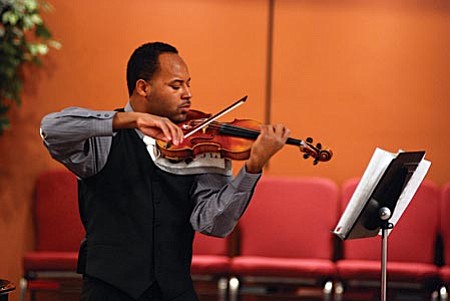 VVN/Jon Pelletier
Violin virtuoso Jonathan Levingston and Brian Lockard played to a huge, wildly enthusiastic audience of all ages at the Mountain View United Methodist Church in Cottonwood Saturday.