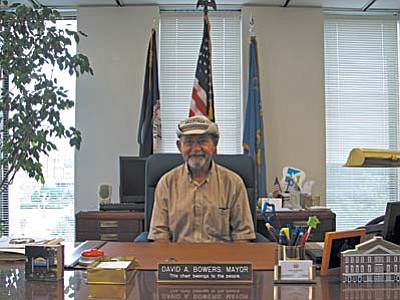 Al Slusser sat behind the mayor’s desk in Roanoke, VA during his stop in that town during the Coast 2 Coast Walk. Courtesy Photos