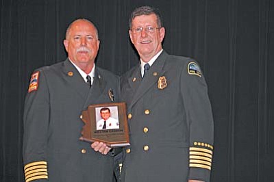 Photos courtesy Mayor Diane Joens<br /><br /><!-- 1upcrlf2 -->Fire Chief Randy Redmond, of Sierra Vista Fire Department presenting the plaque to Fire Chief Mike Casson Thursday during the 38th Arizona Fire School at the Mesa Convention Center.