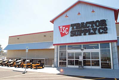 Tractor Supply Co. readies for opening day | The Verde Independent ...