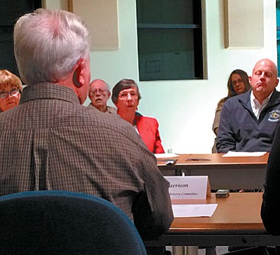 Randy Garrison (front), Verde Valley Board Advisory Committee member from Cottonwood, wasted no time seeking explanations from Dr. Clint Ewell (rear), Yavapai College’s vice president for finance and administrative services, during an Oct. 7 meeting at the Sedona campus. (VVN/Tom Tracey)