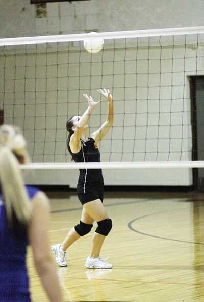Ryan Williams/WGCN <br /><br /><!-- 1upcrlf2 -->Cheyenne Lienhard warms up before a recent Lady Vikes game.