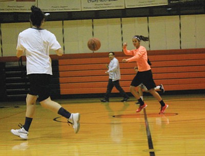 Sarah Smith passes the ball to Caitlyn Fritsinger while working on a weaving drill during the first week of practice. Wendy Howell/WGCN