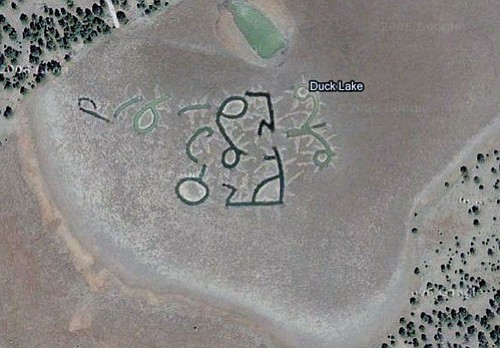 <br>Photo/Google Earth<br>
The geoglyphs of Duck Lake, seen from the air, were created by Forest Service employees in the 1980s.