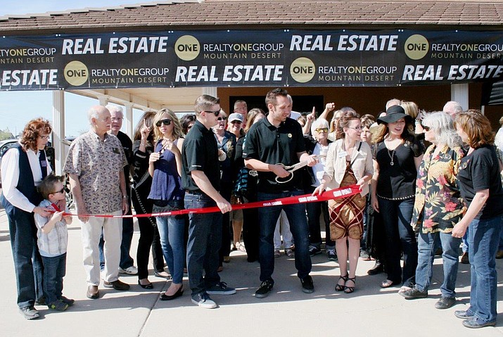 Realty One Group Mountain Desert ribbon cutting.