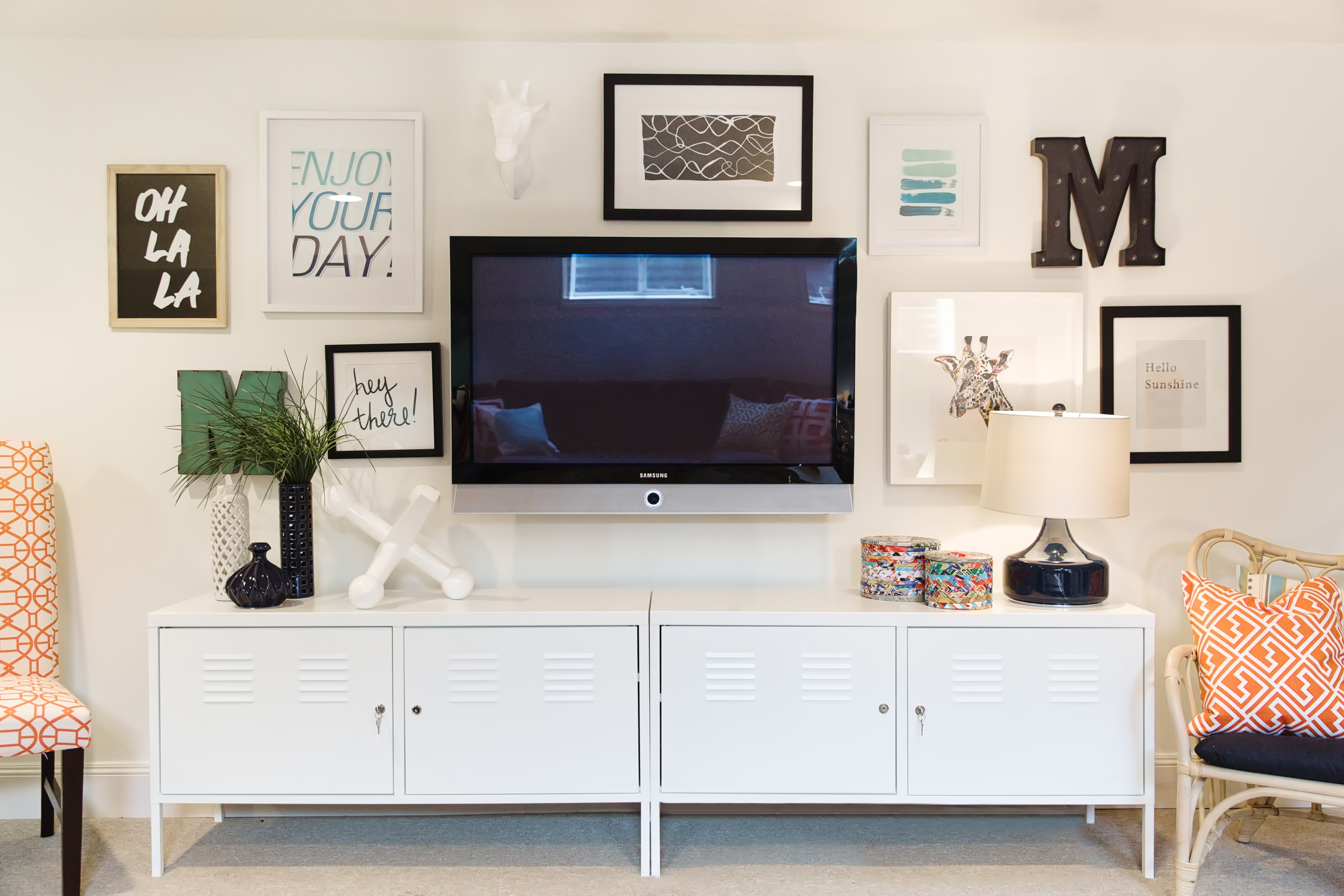 Living Room Decorating Around A Wall Mounted Tv