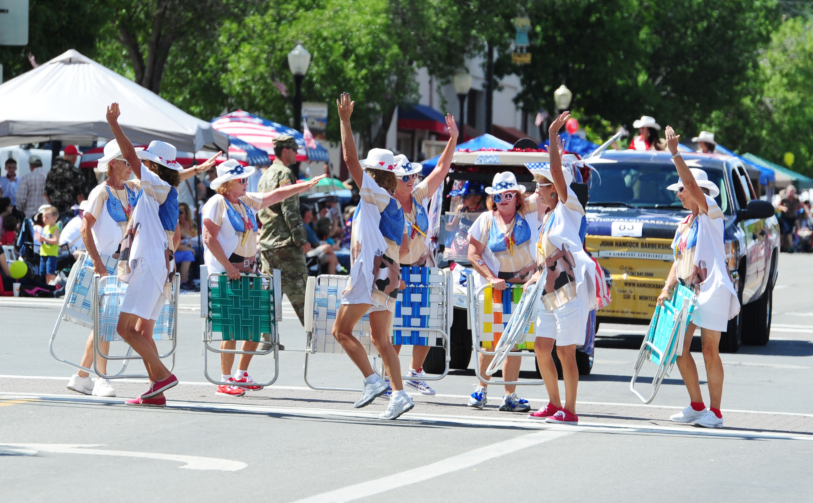 Thousands attend Prescott Frontier Days parade of politicians, lawn