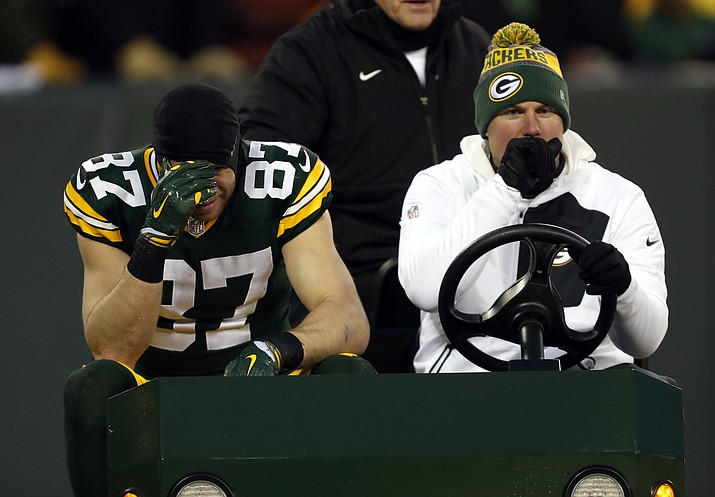 Green Bay Packers wide receiver Jordy Nelson (87) leaves the game during the first half of an NFC wild-card NFL football game against the New York Giants, Sunday, Jan. 8, 2017, in Green Bay, Wis. (AP Photo/Matt Ludtke)