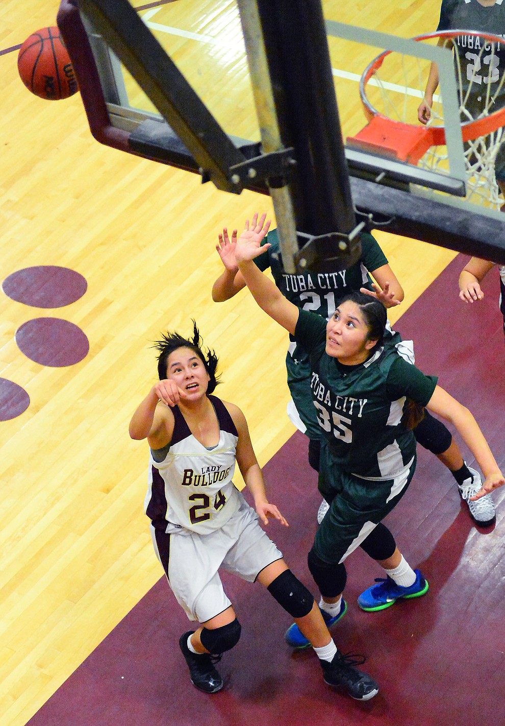 Winslow teams split against Tuba City | Navajo-Hopi Observer | Navajo